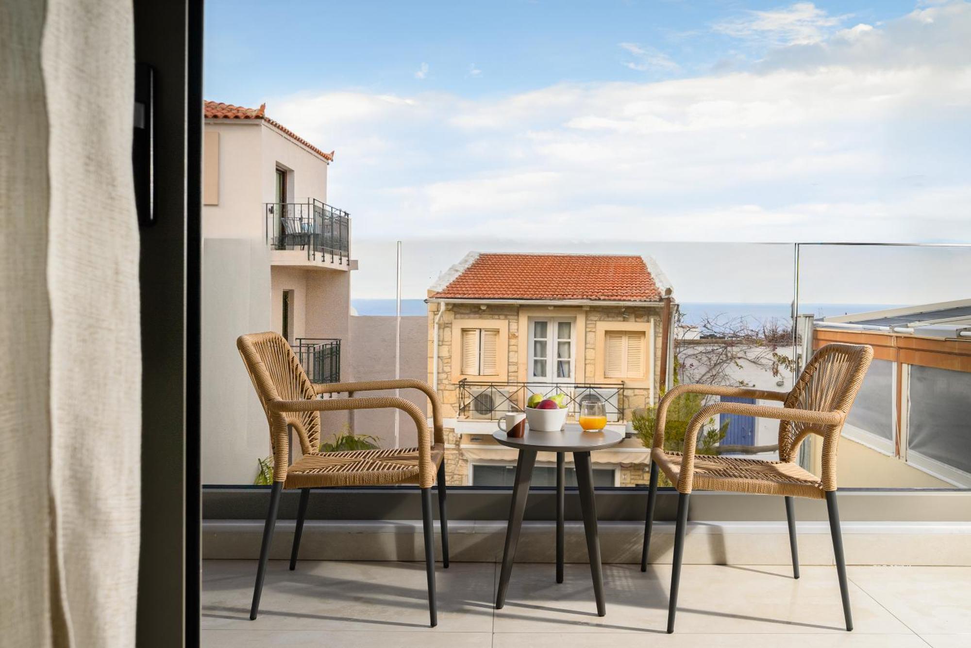 Villa Nicole - Private Pool & Rooftop Jacuzzi Hersonissos  Exterior photo