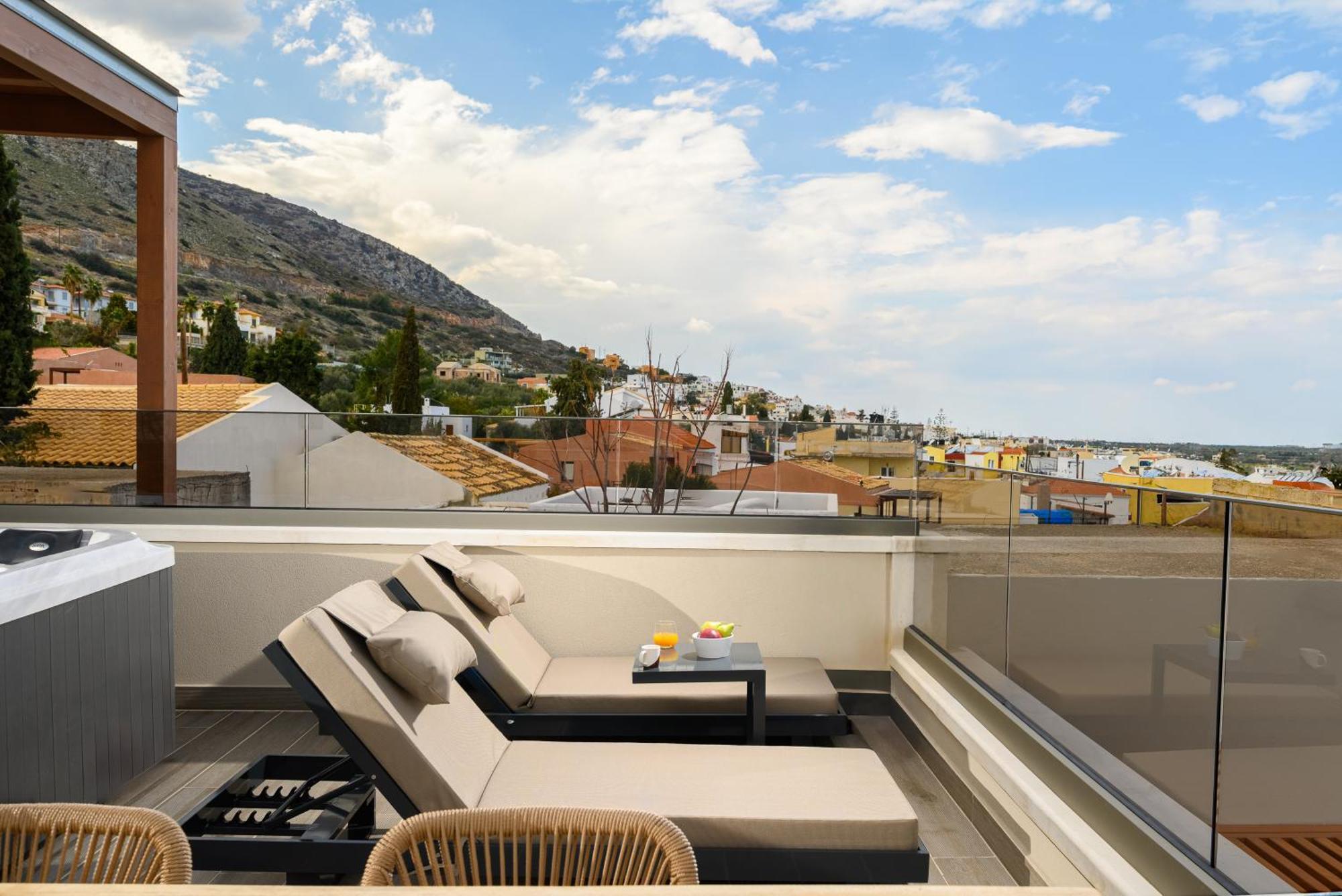 Villa Nicole - Private Pool & Rooftop Jacuzzi Hersonissos  Exterior photo